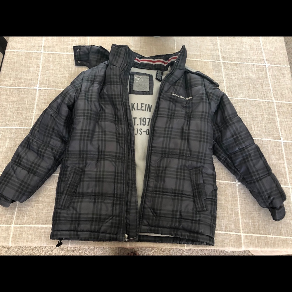 Calvin Klein boy Gray  puffer jacket size 10-12 .